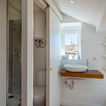 Olh'O Tejo Studio Apartment * Lisbon