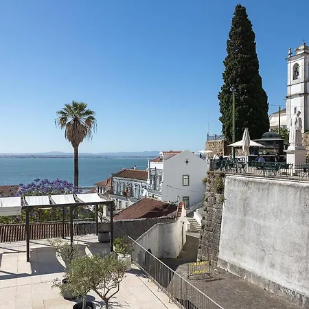 Olh'O Tejo Studio Apartment * Lisbon
