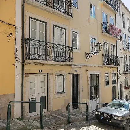 Olh'O Tejo Studio Apartment * Lisbon